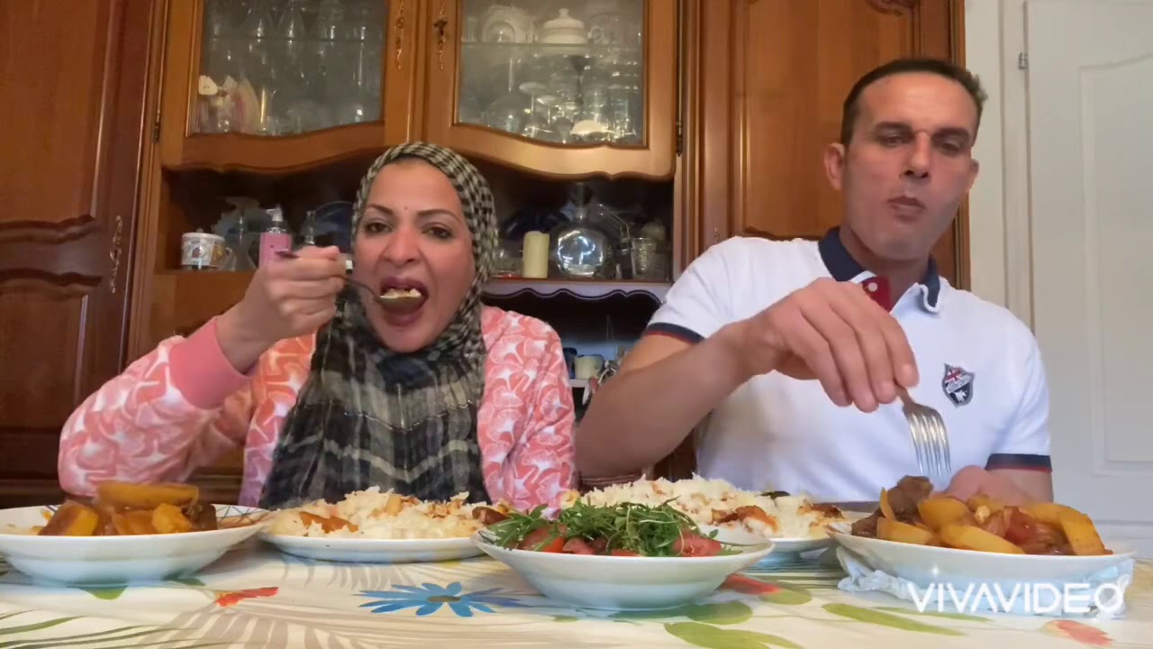 جوزي شبط زي العيال الصغيره وقعد يدجدج في الارض .