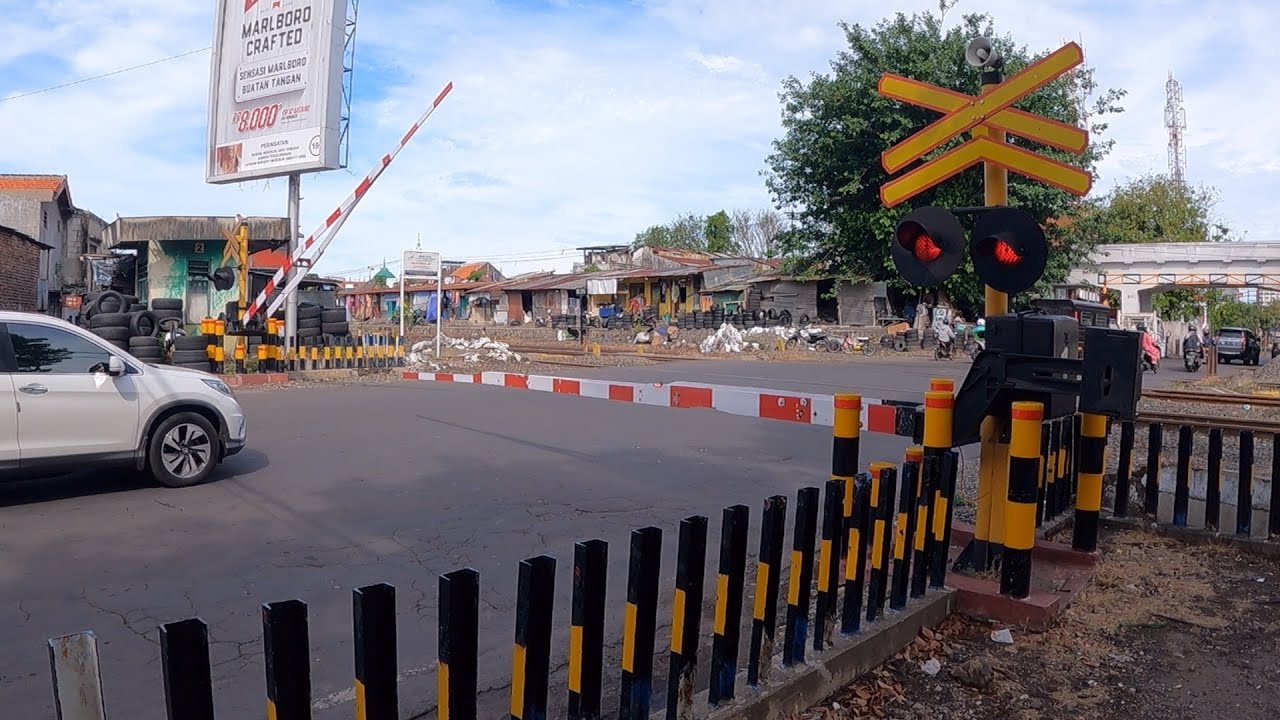 Perlintasan KA Jl. Gembong Sisi Timur, Surabaya