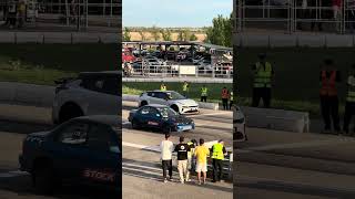 И опять электричка против ДВС. Subaru против Zeekr 001 FR. Первый этап. Drag Racing 2026.