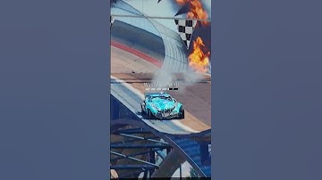 Wreckfest: #toughcar #realisticdamage survive fire loop crash