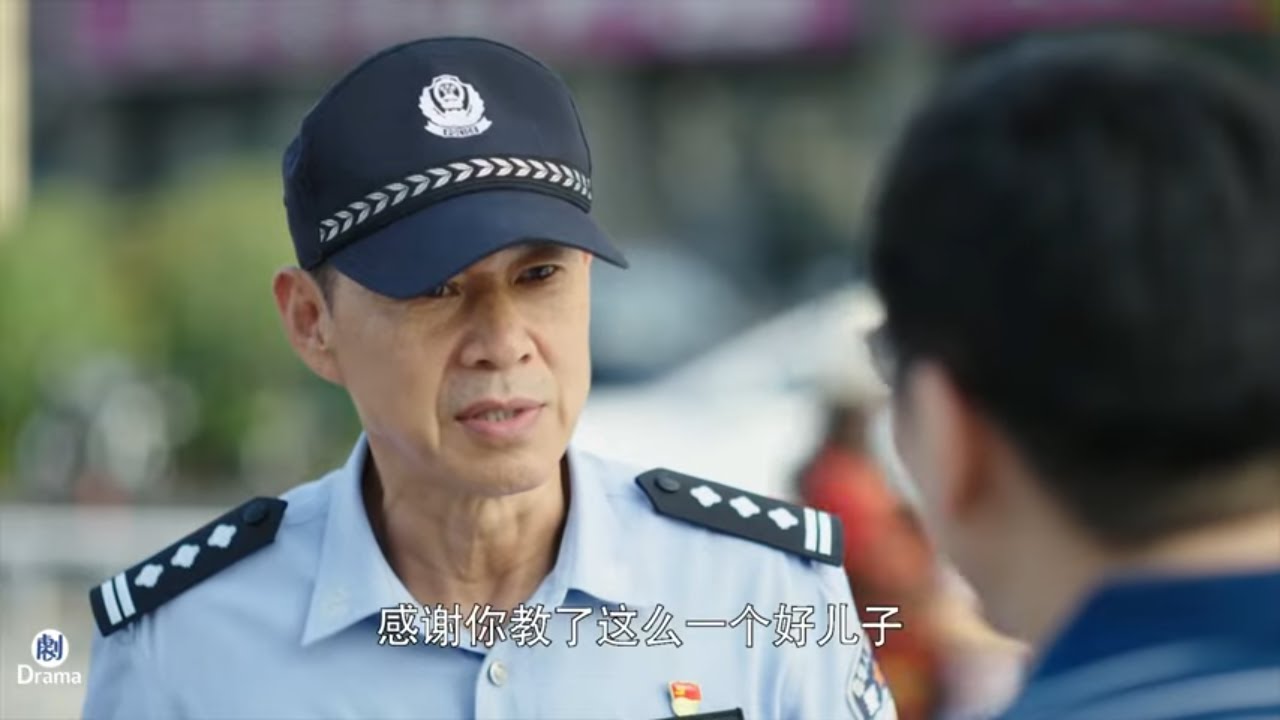 新扎警察瞧不起警隊老師傅，惡意舉報，誰料老師傅一句話讓他當場羞愧