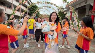 亞米畢業典禮！媽媽特製花束送祝福，突襲現場大喊「學姐」超尷尬！SunnyYummy！