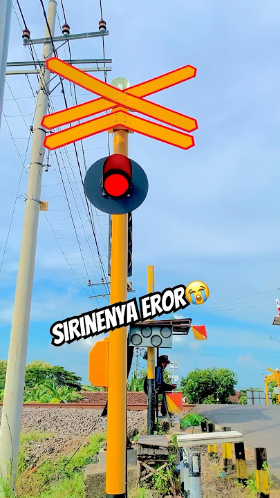 Sirine Eror? Perlintasan Kereta Api Klagenserut, Madiun Kesamber Petir