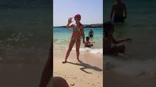 Sofy does GYMNASTICS on the sand😂 Cartwheel, Handstand and One-Handed Cartwheel on the beach in M...