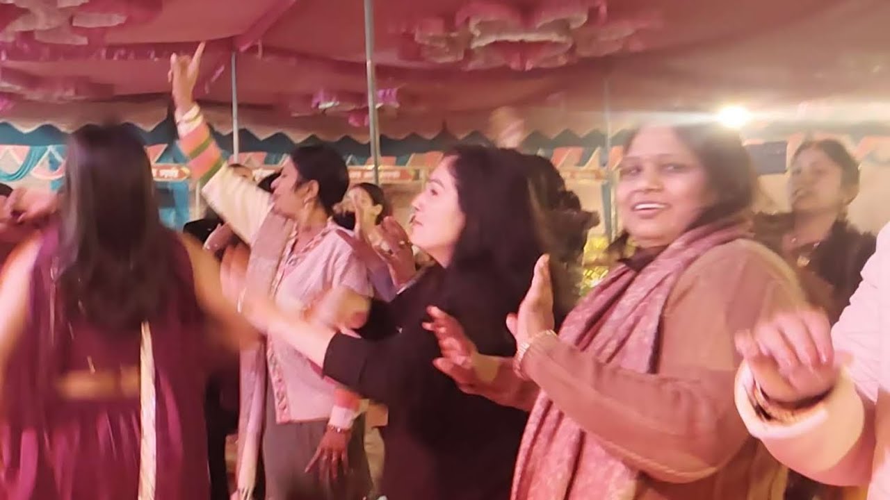 Naya Sal Humne party Karke Manaya sabhi ko Happy New Year