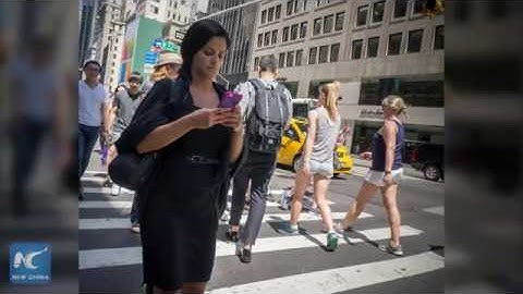 Honolulu cracks down on distracted pedestrian texting