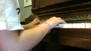 how to play an easy song on the piano