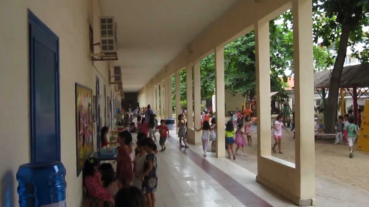 Phnom Penh Visite Du Lycee Descartes Youtube