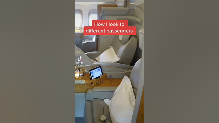 HOW A FLIGHT ATTENDANT LOOKS AT DIFFERENT PASSENGERS 😬