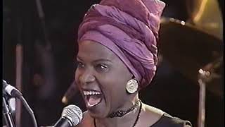 Jorge Benjor &amp; Angélique Kidjo - Mas que nada - Heineken Concerts 98 - São Paulo