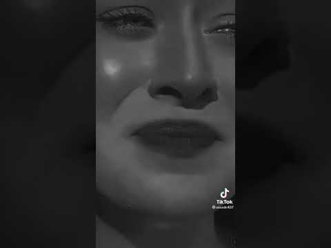 مسحت دموعي وكلت عادي مو اول مره انام زعلانه