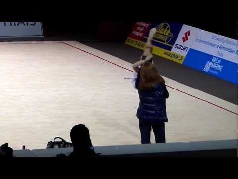 Lala YUSIFOVA Massues entrainement Grand prix de Thiais 2013 (Azerbaidjan)