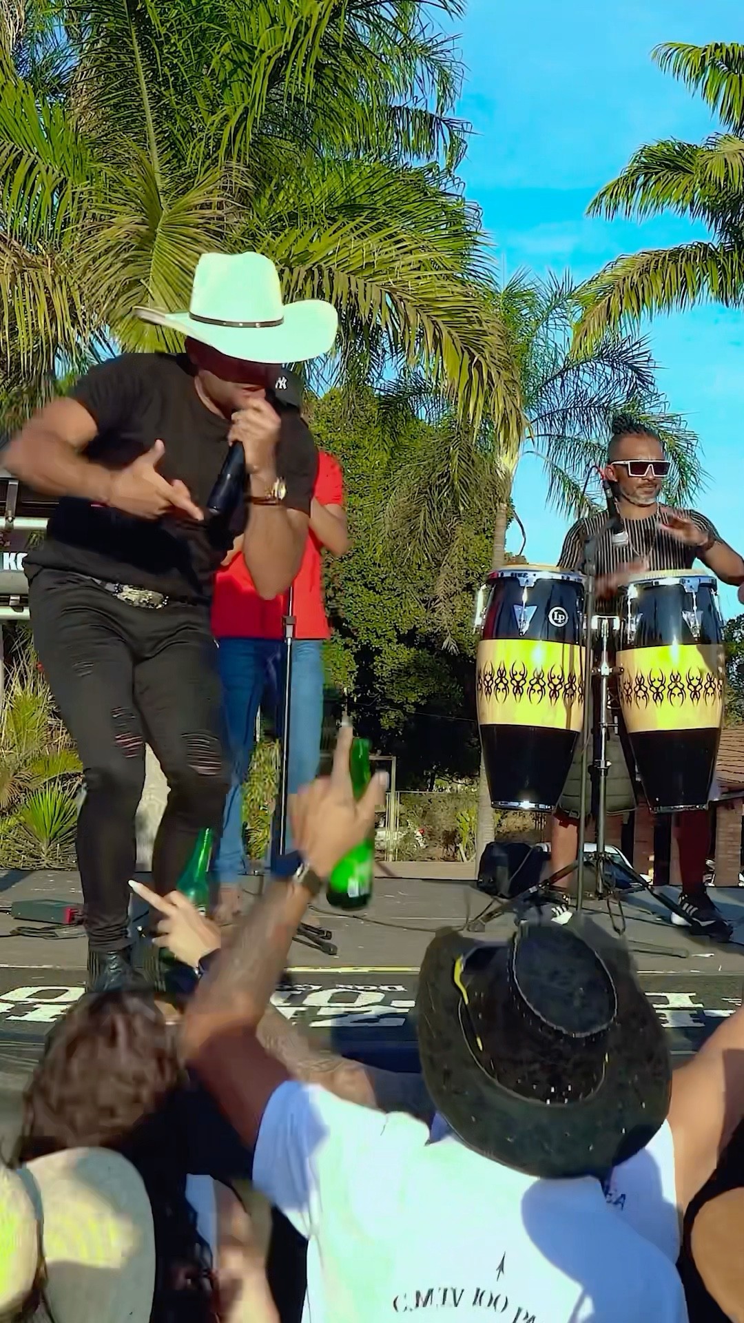 Leãozinho Do Forró vem estourando a música Daquele naipe ￼ mais um sucesso #boanoiteee