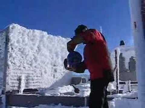 Boiling Water to Snow in Hurricane Force Winds 01-17-07