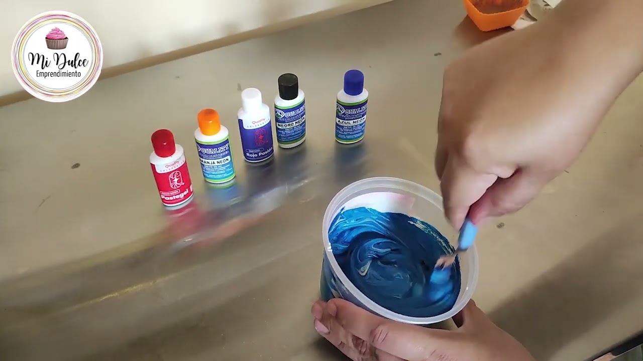 206. Chantilly de colores Oscuros (Rojo, Negro y Azul)