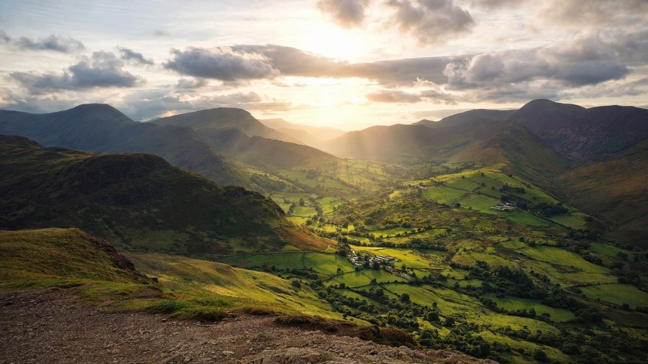 4th Best Walk in the UK, A Walk to the Top of Cat Bells, English Countryside 4K