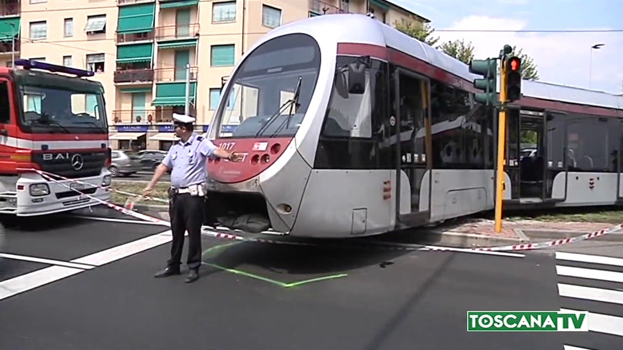 2018-08-25 FIRENZE - SCONTRO AUTO-TRAMVIA, QUATTRO FERITI