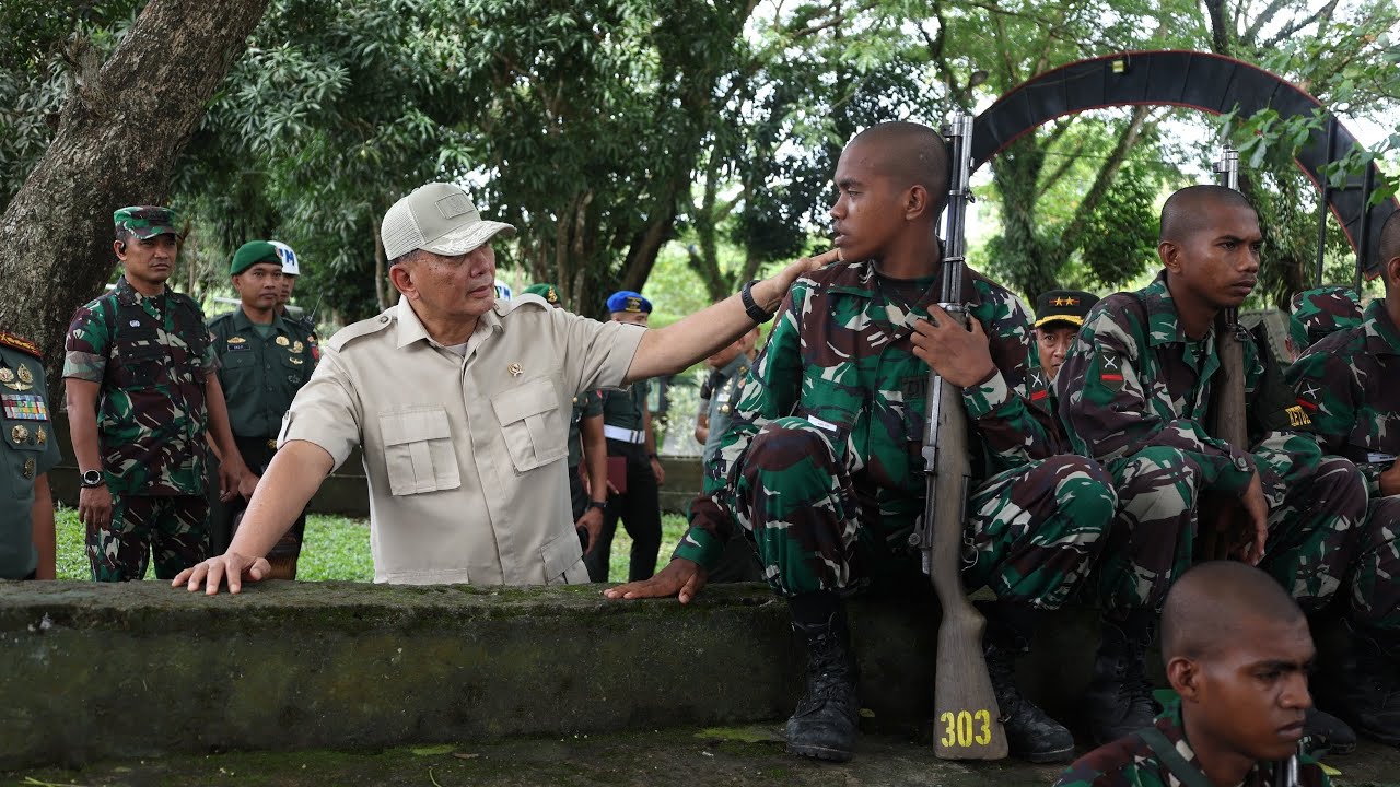 Menhan Sjafrie Sjamsoeddin melakukan Kunker ke Resimen Induk Daerah Militer (Rindam) XV/Pattimura.