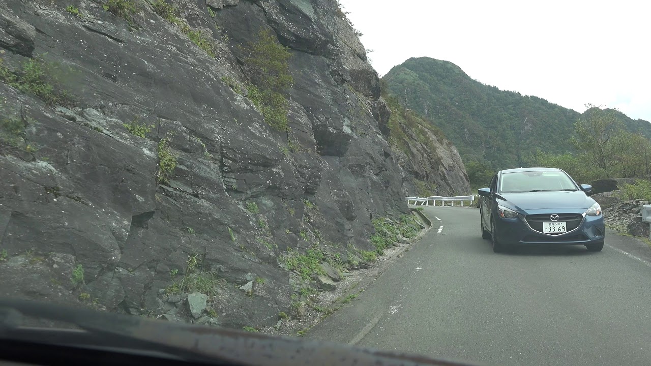 UFOライン（山道）を車やバイク、自転車で交通事故をしないように走行 