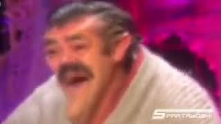 Viejo En Televisión Riendo