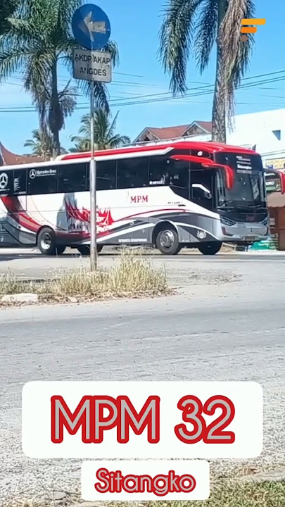 Bus MPM 32 'Sitangko' Masuk Terminal Bareh Solok