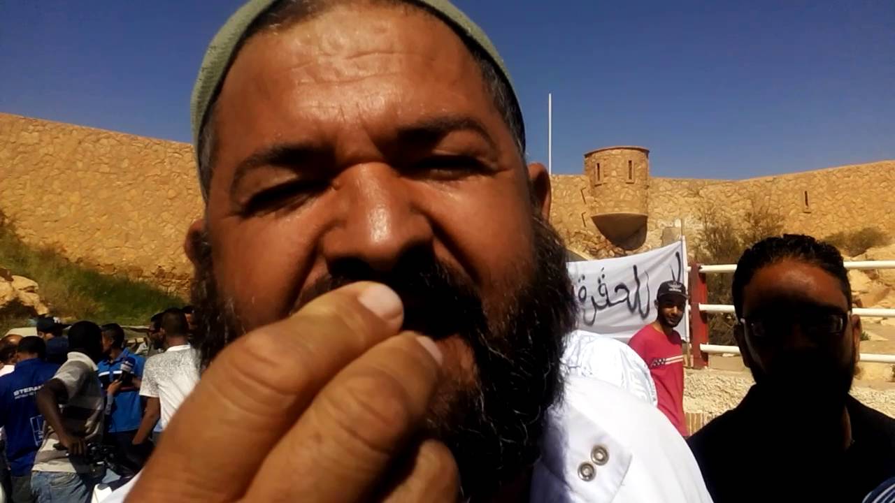 محتجون بالاغواط يطالبون بحقهم في توزيع السكنات و القطع الارضية . حكيم ب