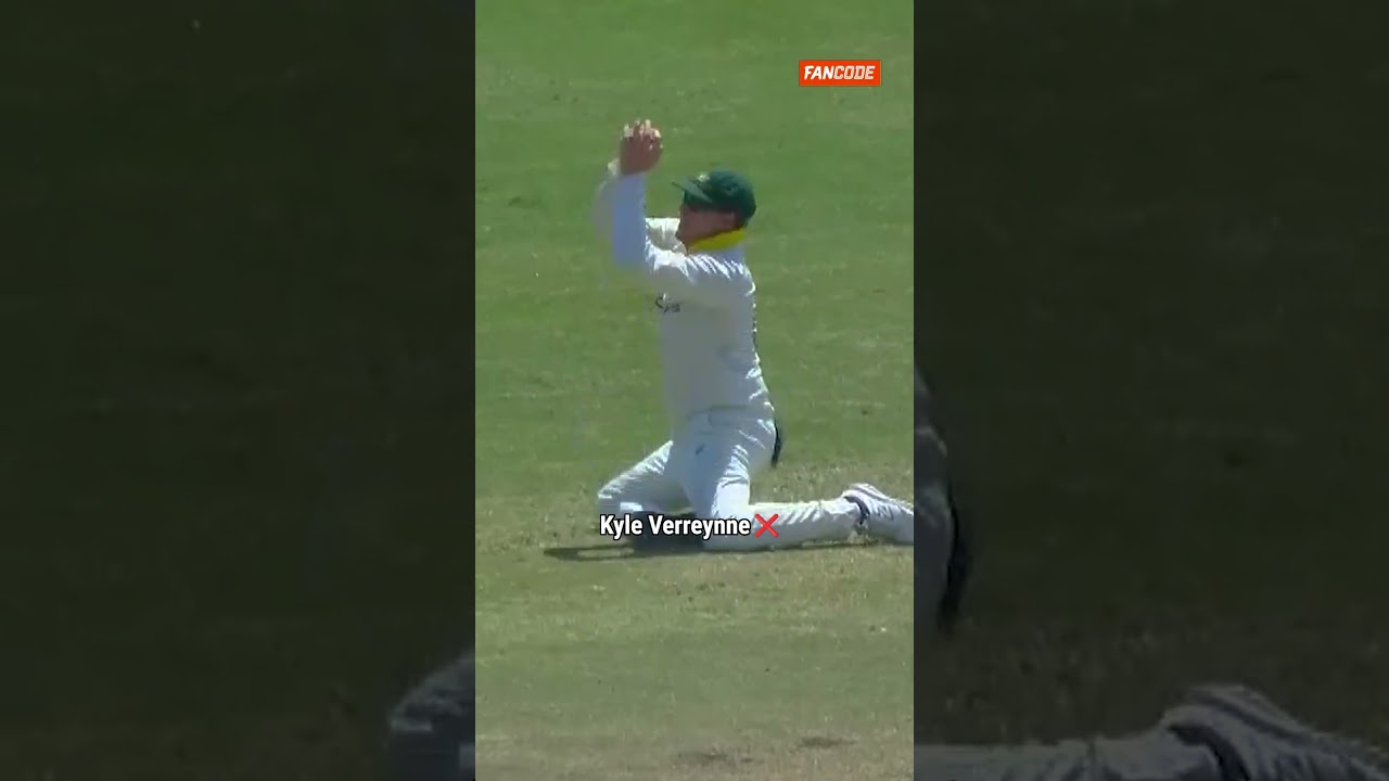 The bail-swapping trick strikes again 👀🏏 | #SAvAUS #SouthAfrica #Australia #NathanLyon #shorts