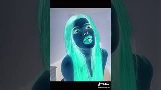 Merve Yalçınnın Burnundaki Kırmızı Noktaya 15 Saniye Bak