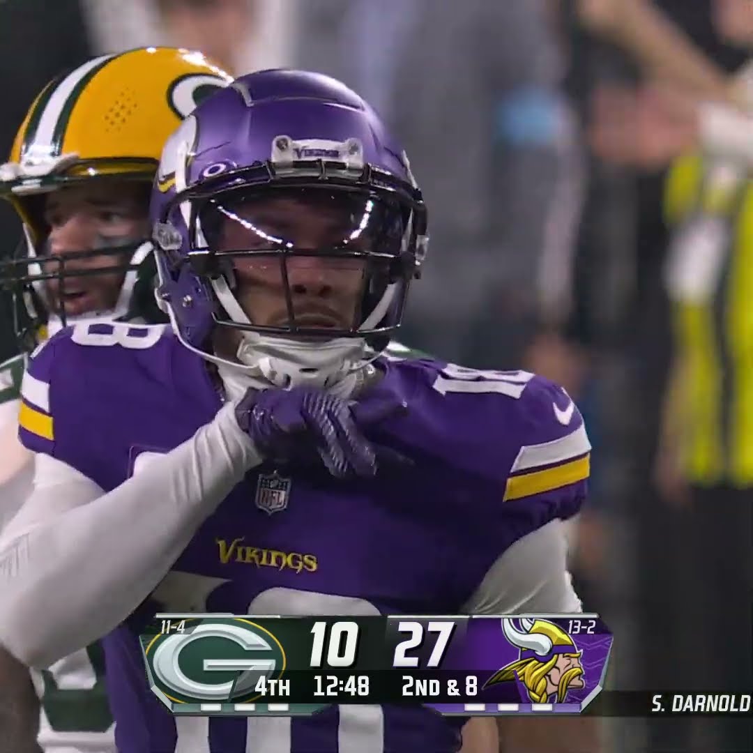 Justin Jefferson catches for a 37-yard Gain vs. Green Bay Packers