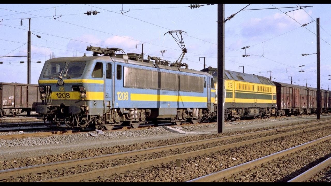 En cabine à bord d'une HLE 12 de la SNCB entre Lille Délivrance et Gand en juin 1991