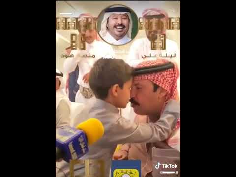 الشاعر علي بن حمري يندهش من شهامه طفل واهداه هدية خاصه
