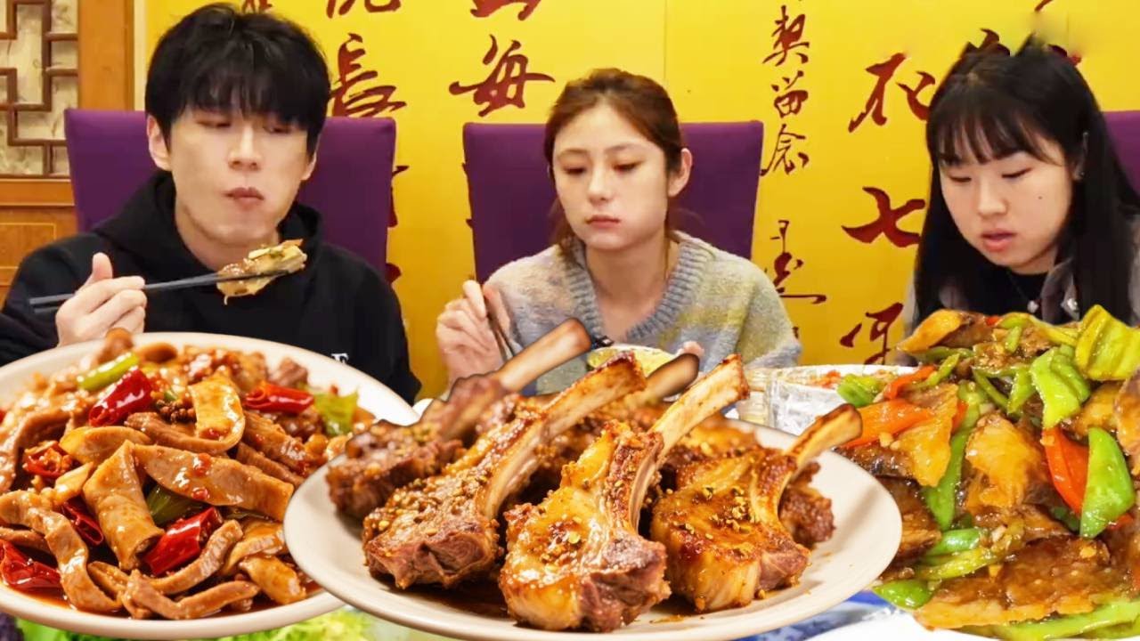 清真烤羊排太绝了！大口吃肉爽到飞起，连吃两盘被朋友夸正宗！【方芳的快乐生活】