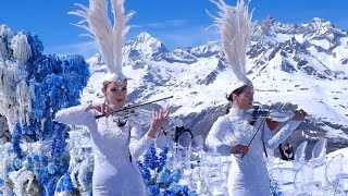 Bride emerging from a snow cube at this frosty zermatt wedding❄️😱