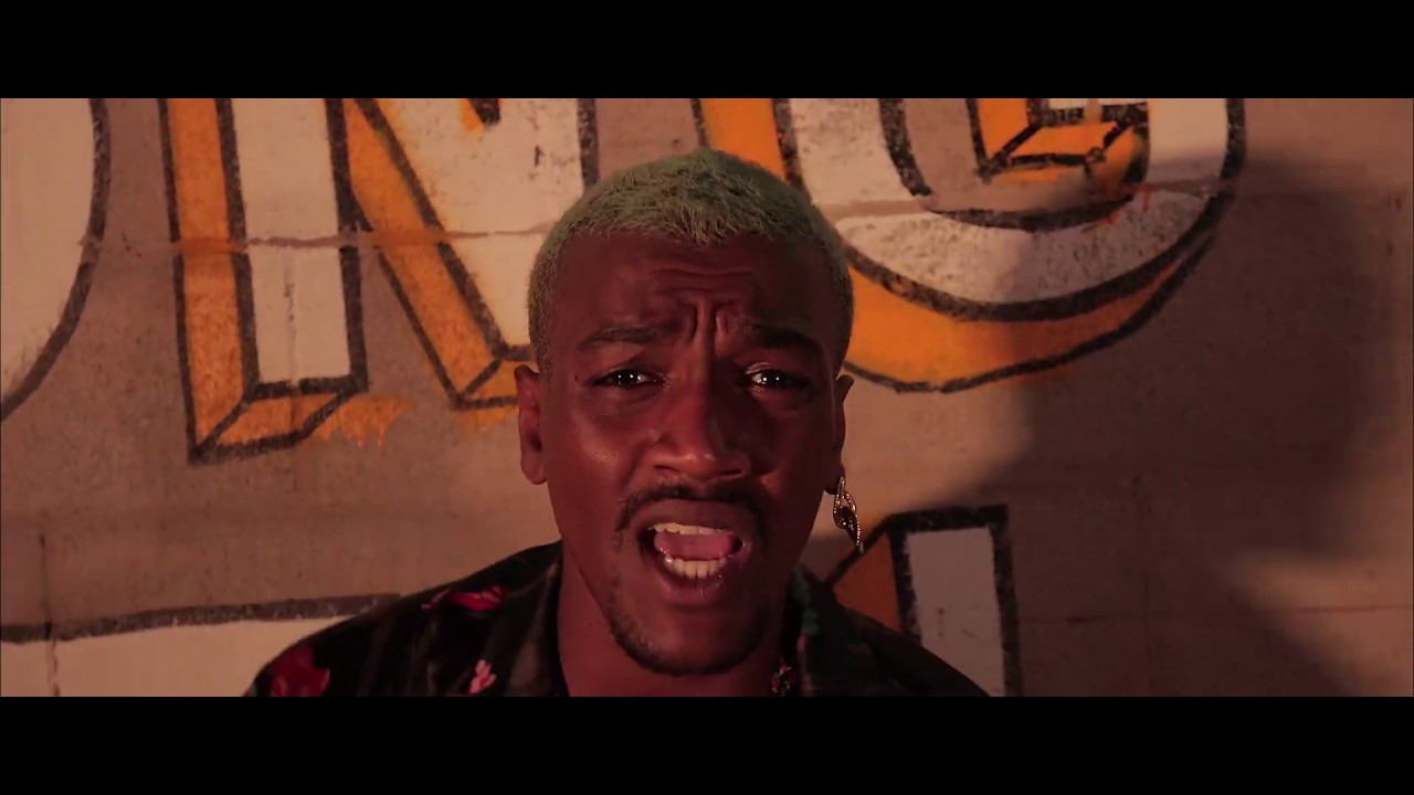 Смотреть «Tee Noah - Weirdo (Music Video)» на YouTube Смотреть «Tee Noah - Weirdo (Music Video)» на YouTube