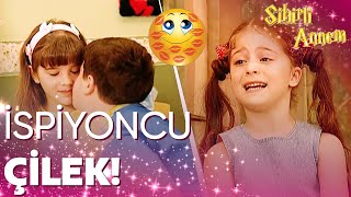 Çilek, Cem ve Tuğçe'nin Öpücüğünü İspiyonladı! 💋😁 |  Sihirli Annem