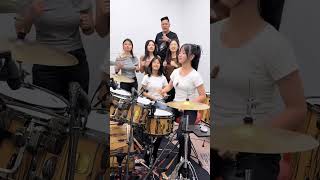 这音乐动感十足,激情澎湃!#海伦架子鼓#北国之春@DOU+小助手