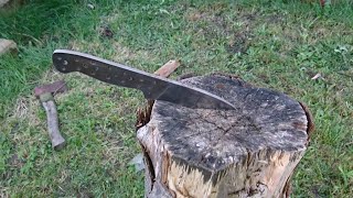 New bushcraft knife design and abuse test