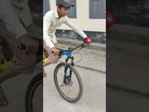 #cyclestunt rolling stoppie