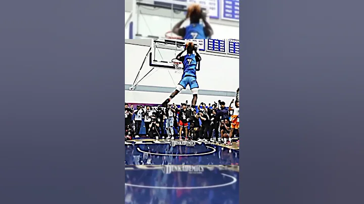 Coen Carr insane dunk near free throw line 🔥✈️ #basketball #coencarr #shorts