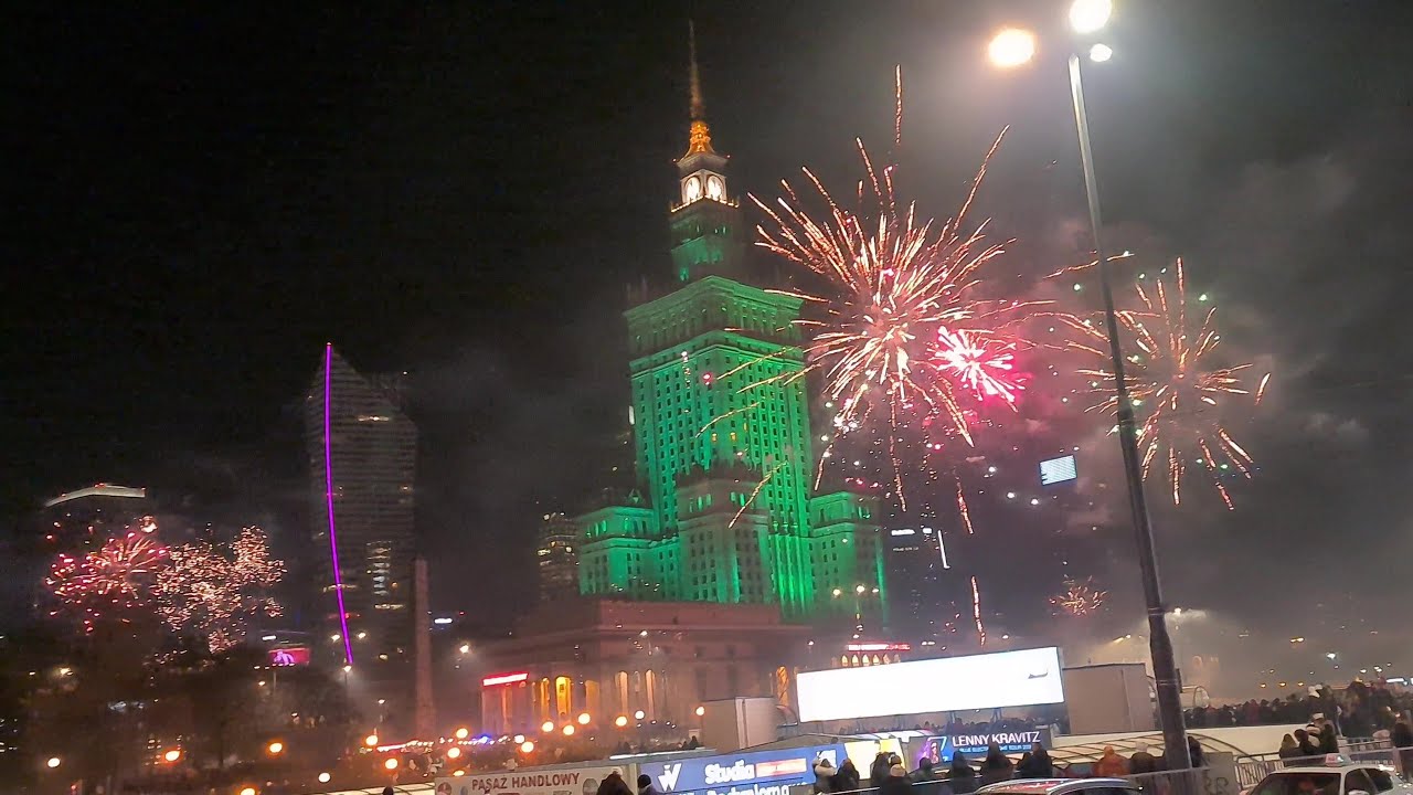 Warszawa, 🇵🇱. Polska. Happy New Year 2025, Fireworks Center in Warsaw. [4K]