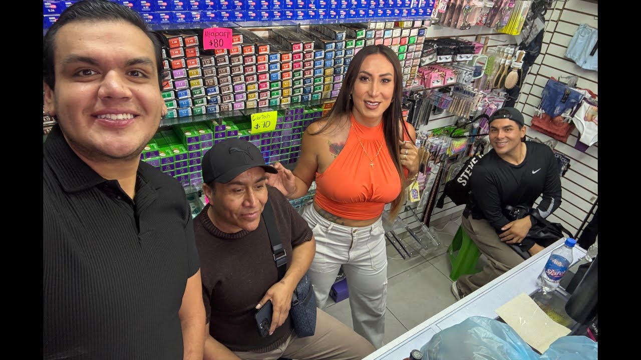 En el local con las chicas