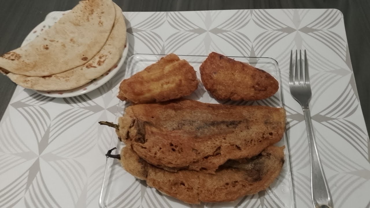 CHILES RELLENOS Y TORTITAS DE PLÁTANO 