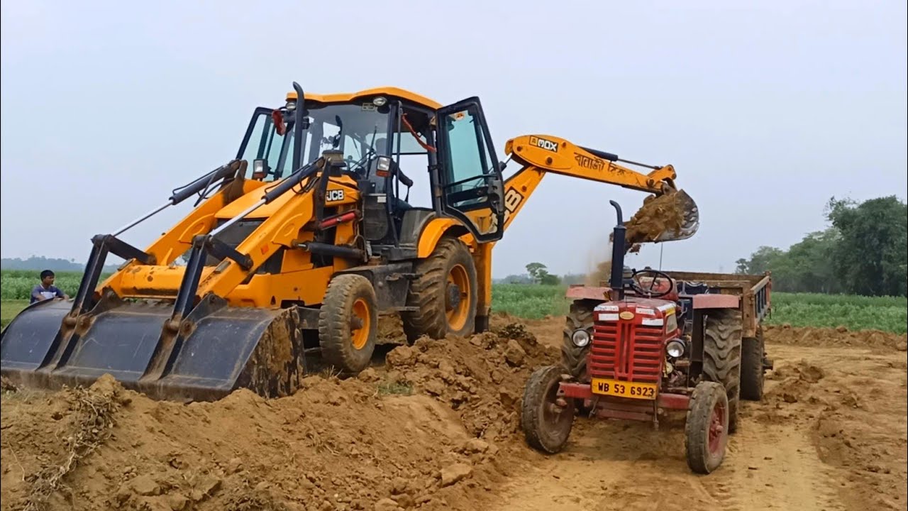 New Jcb 3dx Machine Loading Mud In Old Mahindra 475 Di Tractor Jcb