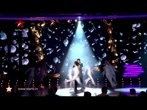 Sonu Nigam performs at STAR GIMA 2012