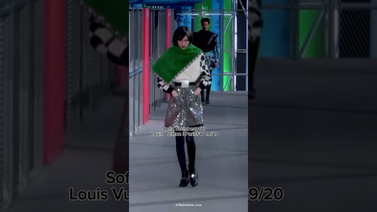 Sofia Steinberg forLouis Vuitton I ParisFW 19/20 
