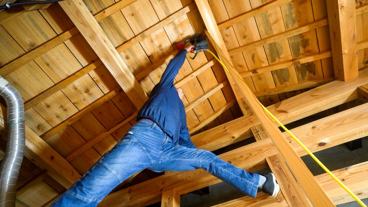 【一気に】大きなワンフロア全体に断熱を入れ、天井を作っていく【大工の築55年リフォーム - part8】