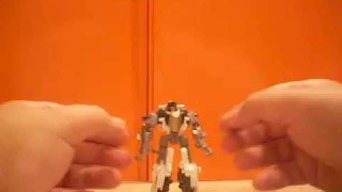 Combiner Wars Defensor part 5 Legends Protectobot Groove and part 1 of Deluxe class Groove.