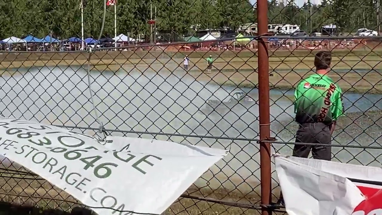 Crash or Win? Sprint Boat Race at ESP