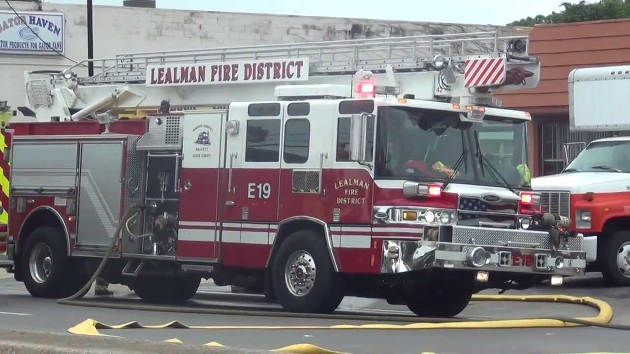 Lealman Fire Rescue Enine 19 - YouTube