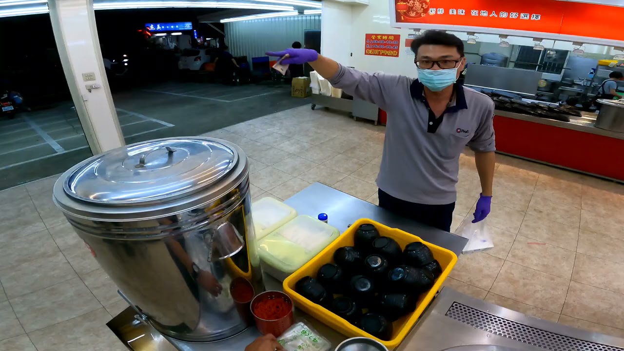 『J Y』便當系列之 台南新市復興路上的超豐美食自助餐。在地的新市同事熱情的請J Y吃便當。真的是不好意思，下次換J Y高雄請吃超大雞腿便當。😋😄😅😁🌃🛣️🚚🍱🥢👀😘👪🥰😎💪👍🇹🇼🇹🇼🇹🇼🇹🇼🇹🇼🇹🇼